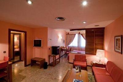 фото отеля Suites Hotel - Foxa 25