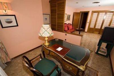 фото отеля Suites Hotel - Foxa 25