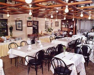 фото отеля Suites Hotel - Foxa 25