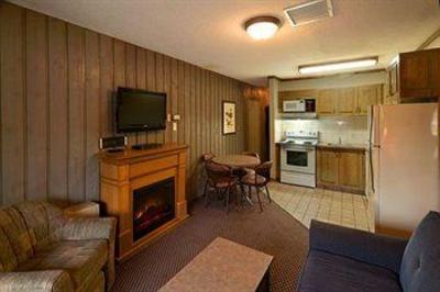 фото отеля Douglas Fir Resort & Chalets