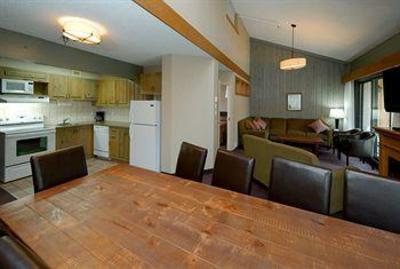 фото отеля Douglas Fir Resort & Chalets