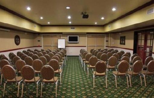 фото отеля Holiday Inn Express & Suites Bakersfield Central