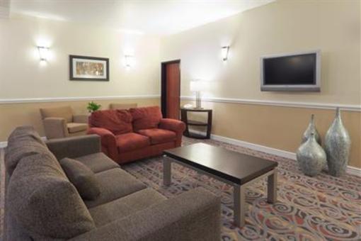 фото отеля Holiday Inn Express & Suites Bakersfield Central