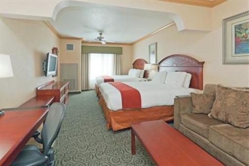 фото отеля Holiday Inn Express & Suites Bakersfield Central