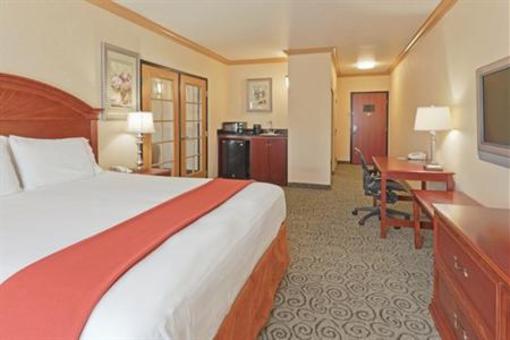 фото отеля Holiday Inn Express & Suites Bakersfield Central