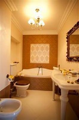 фото отеля Villa de Ville Hotel