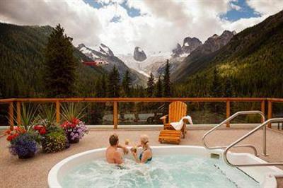 фото отеля CMH Bugaboo Lodge