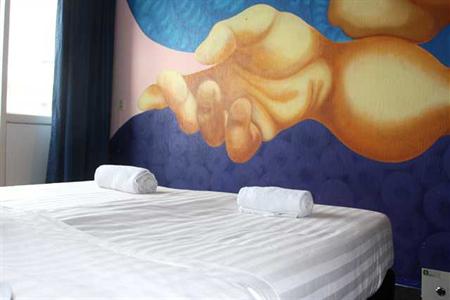 фото отеля Flying Pig Beach Hostel