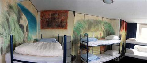 фото отеля Flying Pig Beach Hostel