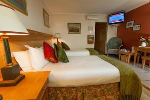 фото отеля Shamrock Arms Guest Lodge