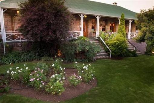 фото отеля Shamrock Arms Guest Lodge