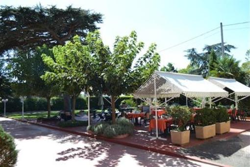 фото отеля Hotel Restaurant Les Pins