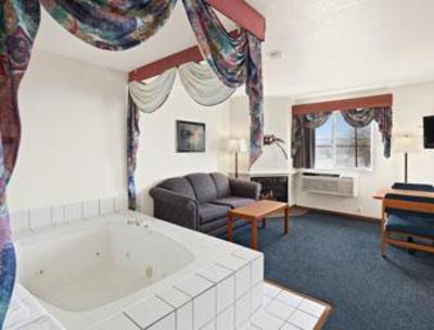 фото отеля Super 8 Swift Current