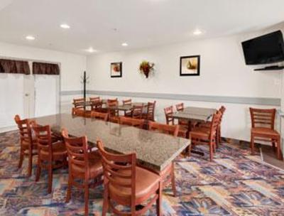 фото отеля Super 8 Swift Current