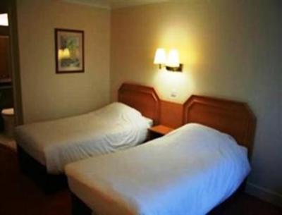 фото отеля Premier Inn M6 Southbound Stafford