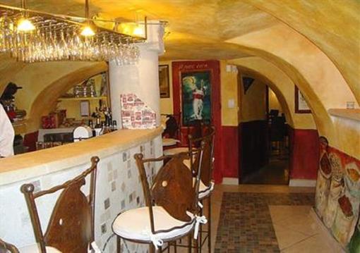 фото отеля Hotel Le Puy Des Sirenes Puygiron