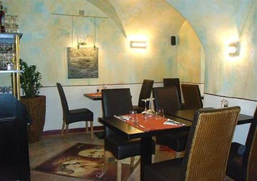фото отеля Hotel Le Puy Des Sirenes Puygiron