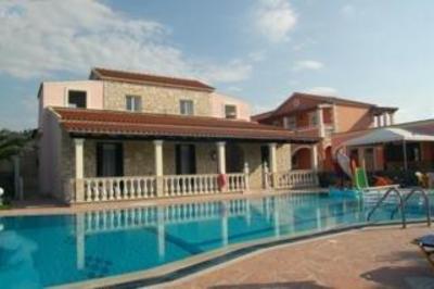 фото отеля Blue Sky Apartments Peroulades