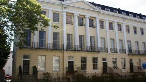фото отеля Bliss Apartments Cheltenham