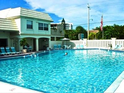 фото отеля Island House Beach Resort