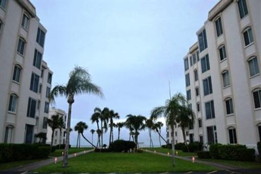 фото отеля Island House Beach Resort