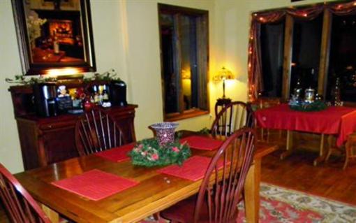 фото отеля Whispering Oaks Bed & Breakfast