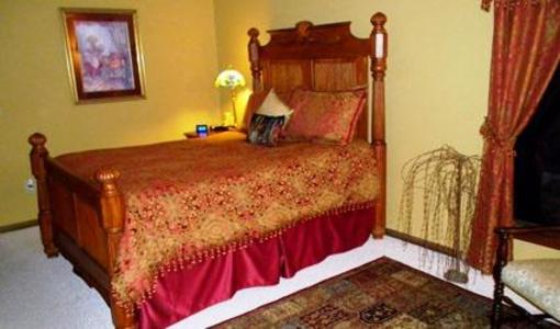 фото отеля Whispering Oaks Bed & Breakfast