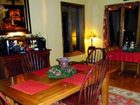 фото отеля Whispering Oaks Bed & Breakfast