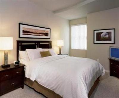 фото отеля Oakwood Apartments At Creekside At Palmer Park Colorado Springs