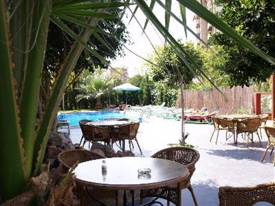 фото отеля Hostal Mont Royal