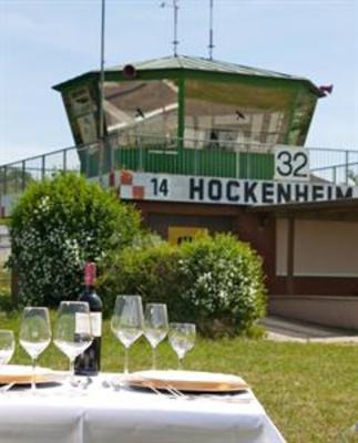 фото отеля Hotel & Restaurant am Flugplatz