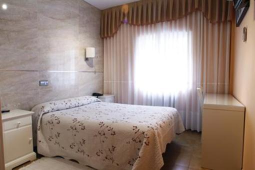 фото отеля Hostal Los Angeles
