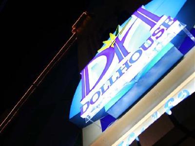 фото отеля Dollhouse Hotel & Cafe Angeles City