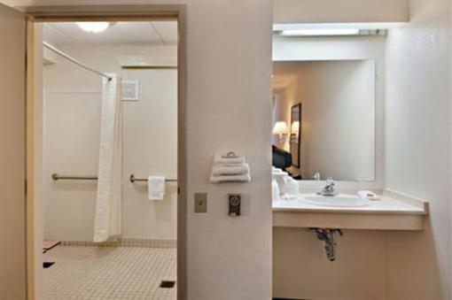фото отеля Red Roof Inn Hickory