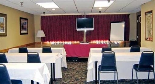 фото отеля AmericInn Lodge & Suites Detroit Lakes