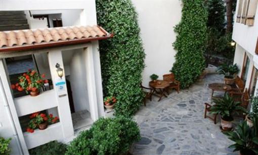 фото отеля Papanikolaou Guesthouse