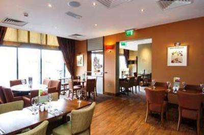 фото отеля Premier Inn Stansted Airport