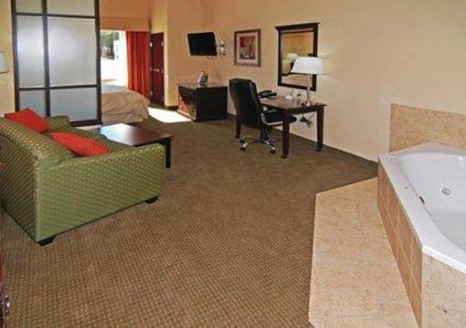 фото отеля Comfort Suites Palestine
