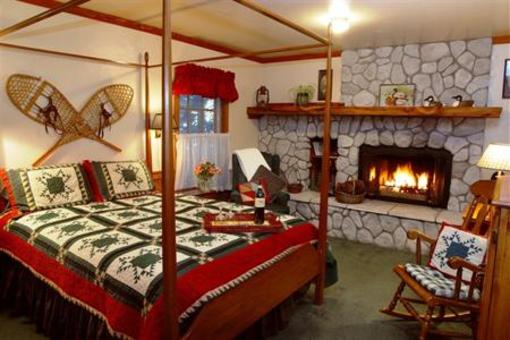 фото отеля Strawberry Creek Inn Idyllwild