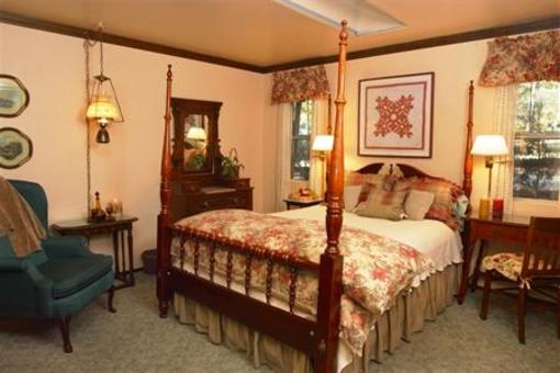 фото отеля Strawberry Creek Inn Idyllwild