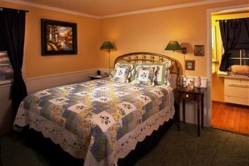 фото отеля Strawberry Creek Inn Idyllwild