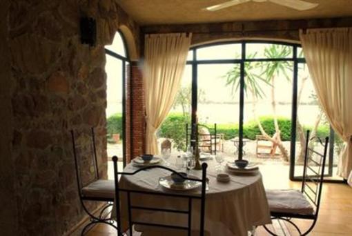 фото отеля Le Flouka Auberge et Restaurant du Lac