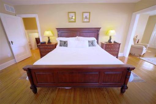 фото отеля The Woodlawn Inn