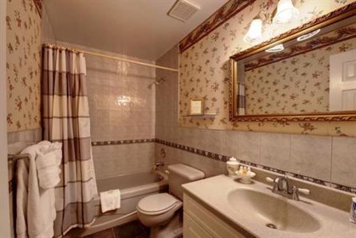 фото отеля The Woodlawn Inn