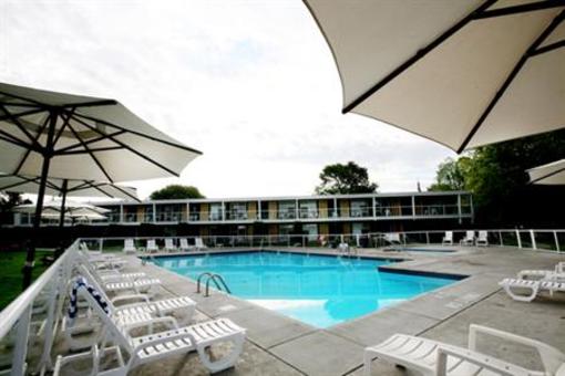 фото отеля Kelowna Lakeshore Inn