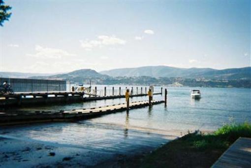 фото отеля Kelowna Lakeshore Inn