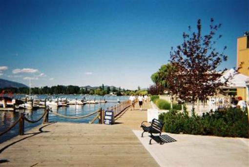 фото отеля Kelowna Lakeshore Inn