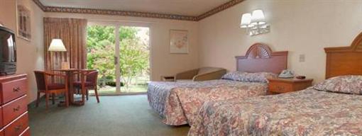 фото отеля Cape Point Hotel West Yarmouth