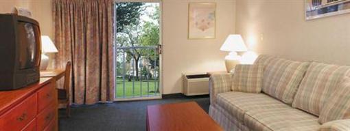 фото отеля Cape Point Hotel West Yarmouth