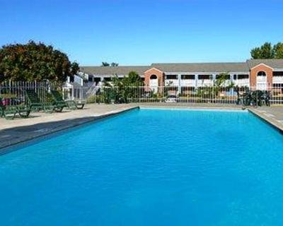 фото отеля Days Inn Kansas City-Worlds of Fun